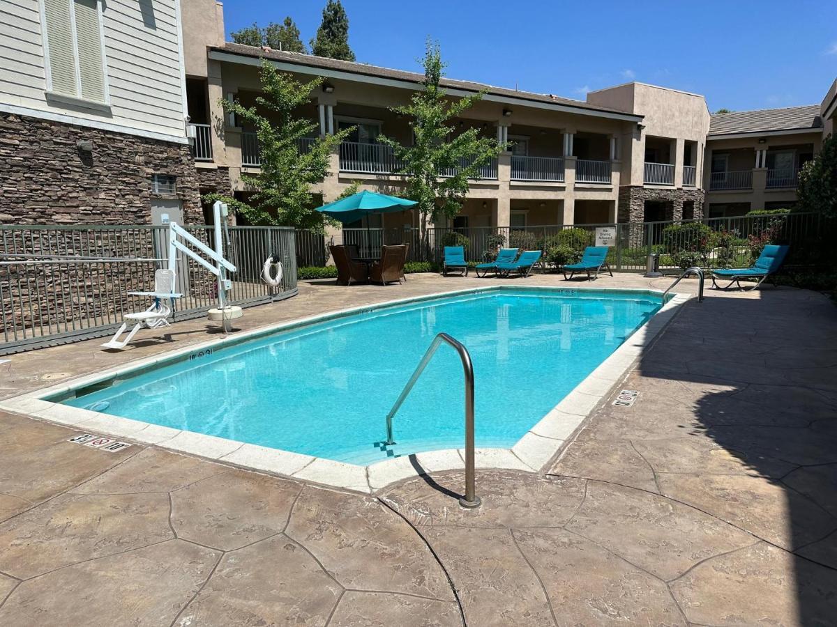 Holiday Inn Express Hotel & Suites San Dimas By Ihg Buitenkant foto